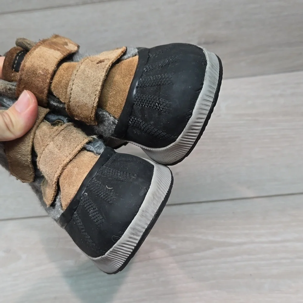 Sorel Kids Unisex Ankle Sneakers Waterproof Boots shoes sz 12 toddler